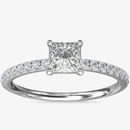 公主方形鑽石訂婚戒指